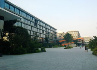 Alibaba takes on Amazon with fast global shipping