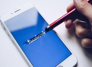 Facebook to remove ad targetting options