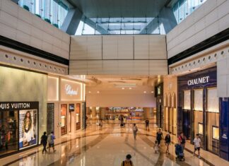 Online Spending Flat as In-Store Purchases Grow