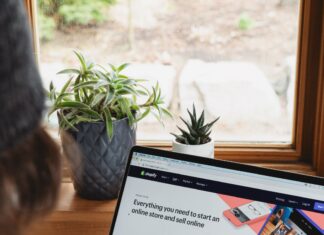 After Quitting Job, College Dropout Makes 40k a Month Dropshipping