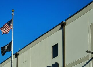 Amazon to Close Most of its Physical Stores