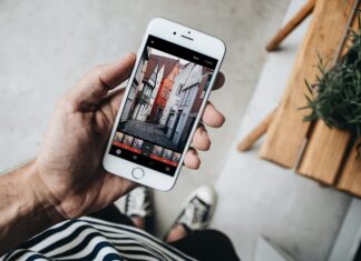 In-Store Shoppers Compare Prices on Mobile